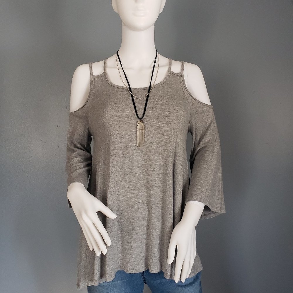 Chelsea & Theodore 3/4 Sleeves Top